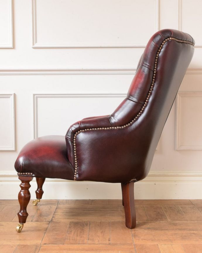 1Pソファ(ラウンジチェア)　アンティーク チェア　アンティーク パーソナルチェアー。サイドから見ても絵になっちゃう。(k-1703-c)