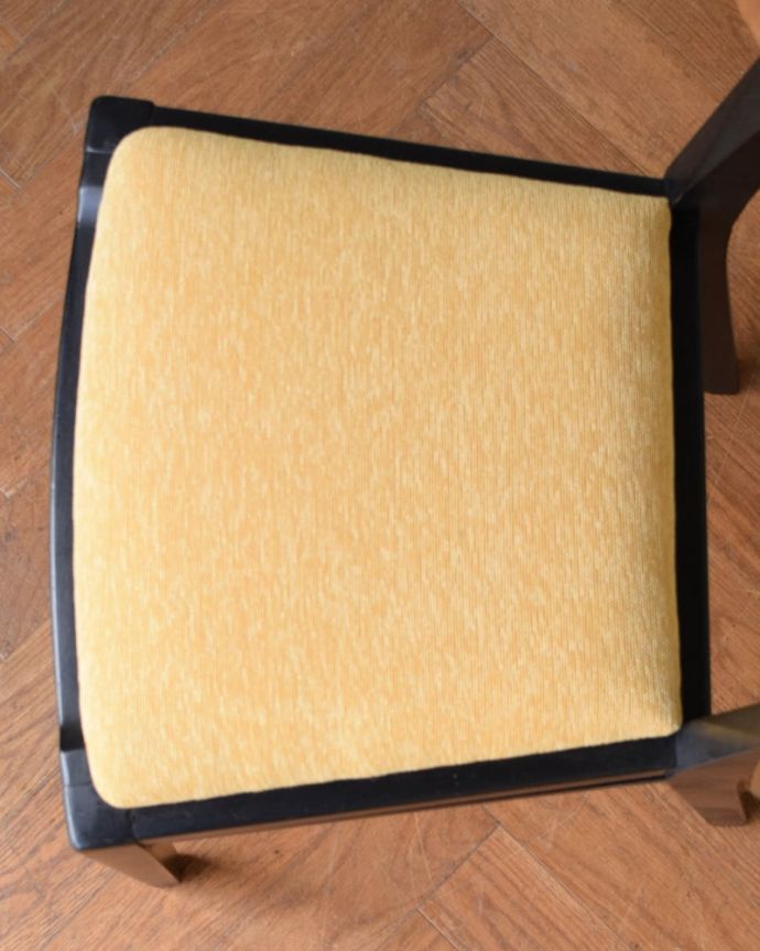 G-PLAN(Gプラン)　アンティーク チェア　ヴィンテージチェア商品UP用(G-plan)。座面を上から見るとこんな感じ長時間座っても疲れません。(k-1707-c)