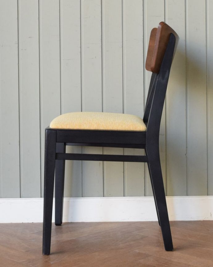 G-PLAN(Gプラン)　アンティーク チェア　ヴィンテージチェア商品UP用(G-plan)。横から見てもスッキリとカッコイイヴィンテージチェアは、もちろん新品ではないので経年変化によるキズはありますが、キレイに修復したので安心して座って下さい。(k-1707-c)