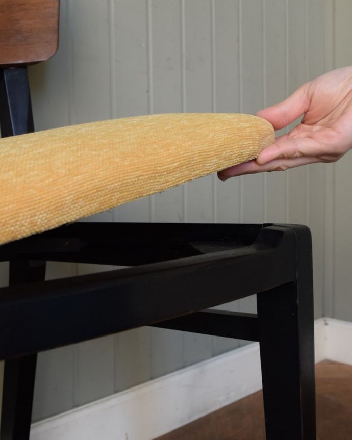 G-PLAN(Gプラン)　アンティーク チェア　ヴィンテージチェア商品UP用(G-plan)。取り外しできる座面座面の取り外しが簡単に出来るようになっています。(k-1707-c)