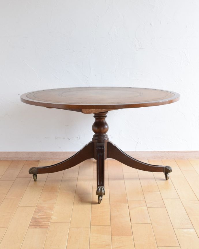 アンティークのテーブル アンティーク家具 めずらしく革張り天板のコーヒーテーブル、イギリスのアンティーク家具。横から見た姿もステキ横から見るとこんな感じ。(k-1707-f)