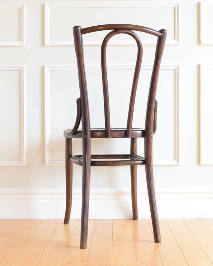 おしゃれな椅子、ベントウッドチェアの後ろ姿