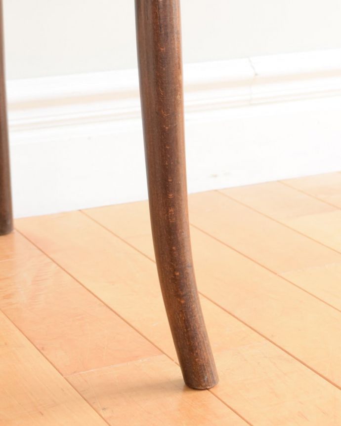 ベントウッドチェアの脚