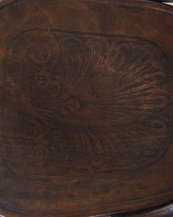 アンティークの椅子の座面の模様