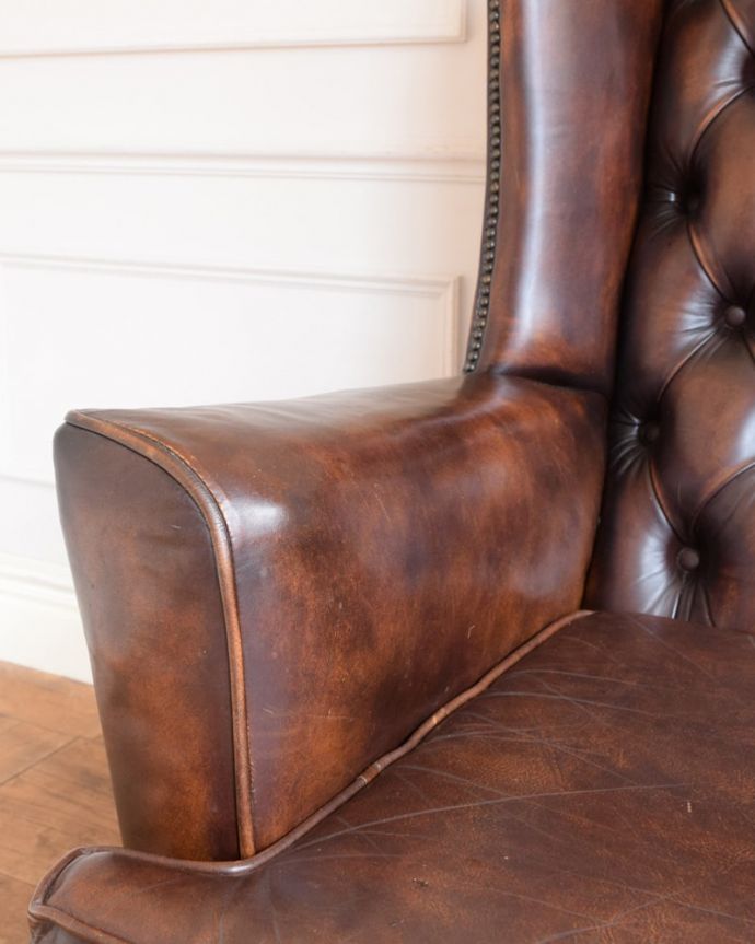 パーソナルチェア　アンティークチェア・椅子　ウィングバックチェア　アーム部分もカッコいい肘を掛けておけるアームチェアは座ったときにやっぱりラク。(k-1710-c)