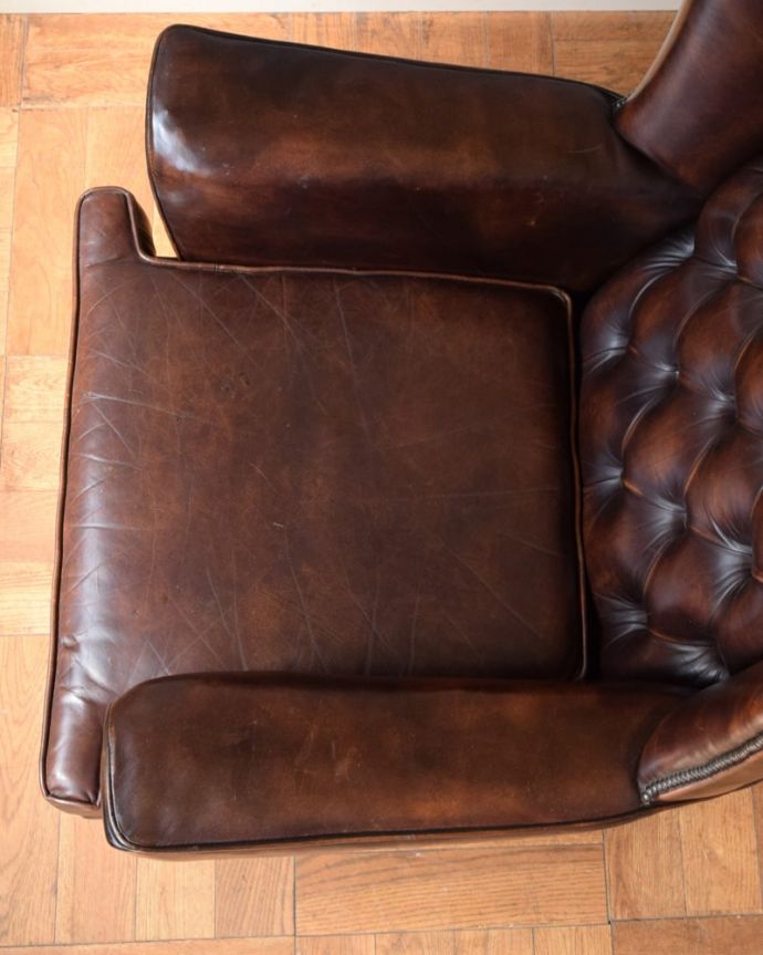 パーソナルチェア　アンティークチェア・椅子　ウィングバックチェア　革貼りの座面ヴィンテージなのでキズや汚れはありますが、キレイなものを買い付けて来ています。(k-1710-c)