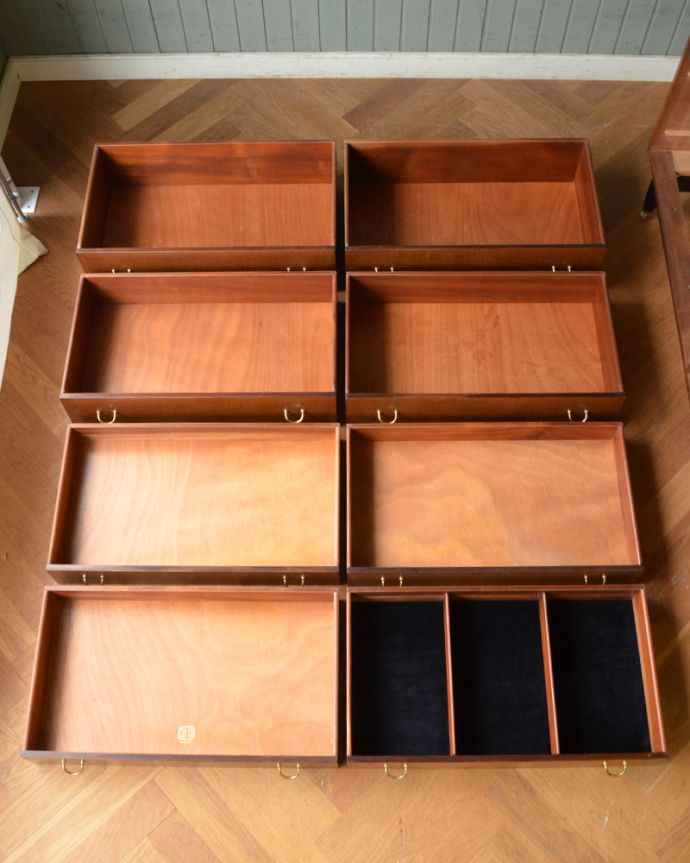 G-PLAN(Gプラン) アンティーク家具 G-PLANデザインのチェスト(サイドボード)、ヴィンテージの北欧家具。引き出しがあるので細かいものもしまえます。(k-1710-f)