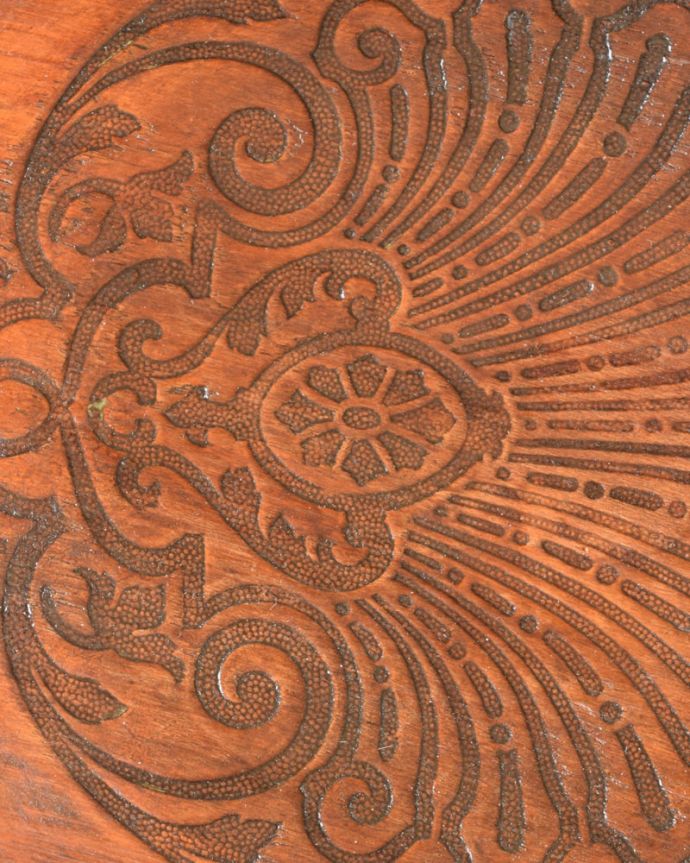 キッズ・チャイルドチェア　アンティーク チェア　チャイルドチェア　近くで見てみるとそれぞれ模様が違うベントウッドチェアの座面。(k-1712-c)