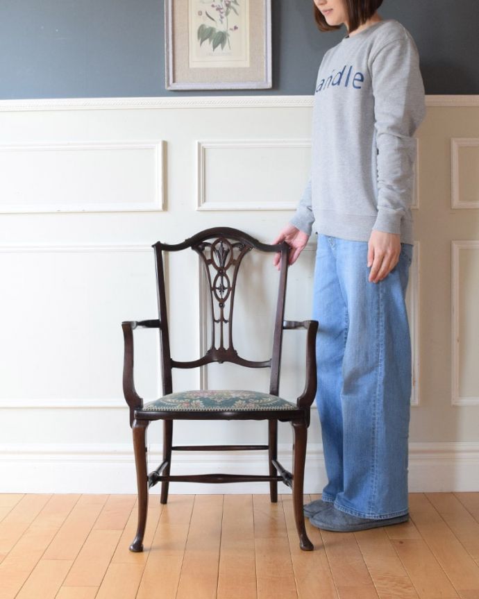 英国アンティークのサロンチェア