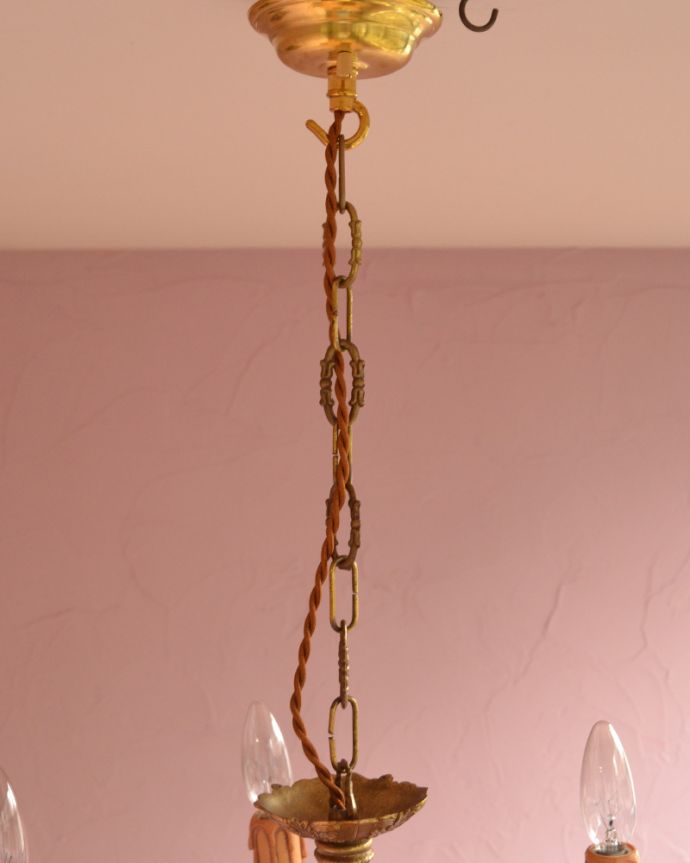 シャンデリア　照明・ライティング　エレガントな真鍮製シャンデリア、フランスで見つけたアンティーク照明（5灯）（Ｅ17シャンデリア球付）。真鍮のカバー付きです。(k-1714-z)