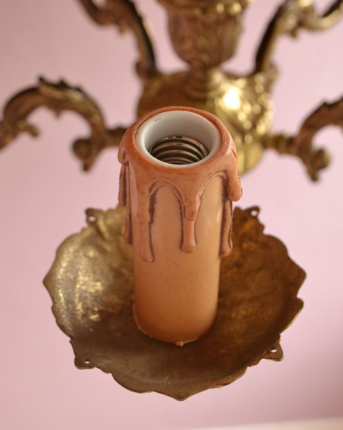 シャンデリア　照明・ライティング　エレガントな真鍮製シャンデリア、フランスで見つけたアンティーク照明（5灯）（Ｅ17シャンデリア球付）。しっかりオーバーホウルをしたので、ご安心下さい。(k-1714-z)