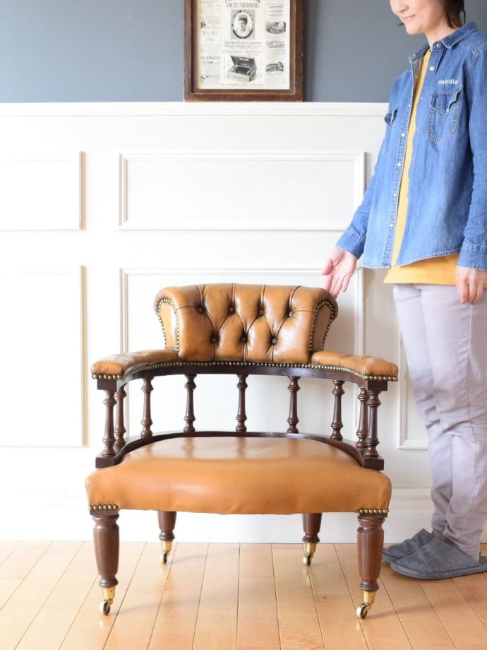 英国アンティークのパーソナルチェア