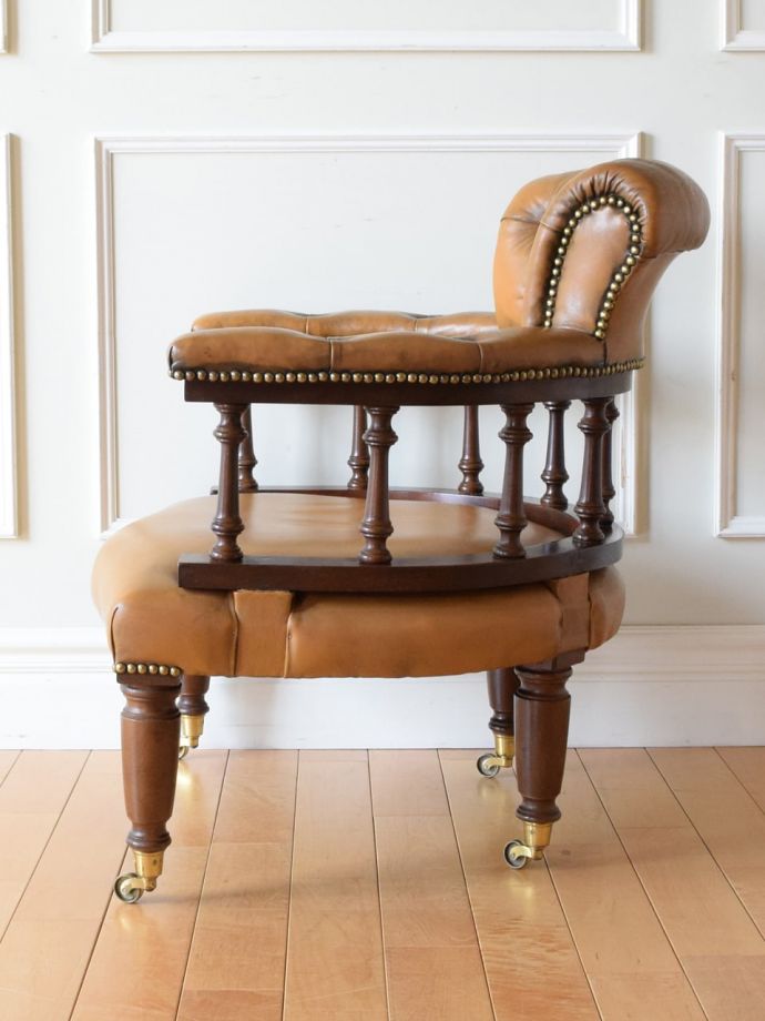 アンティークの椅子の側面