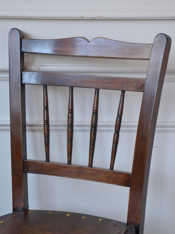 アンティークチェアの背もたれ