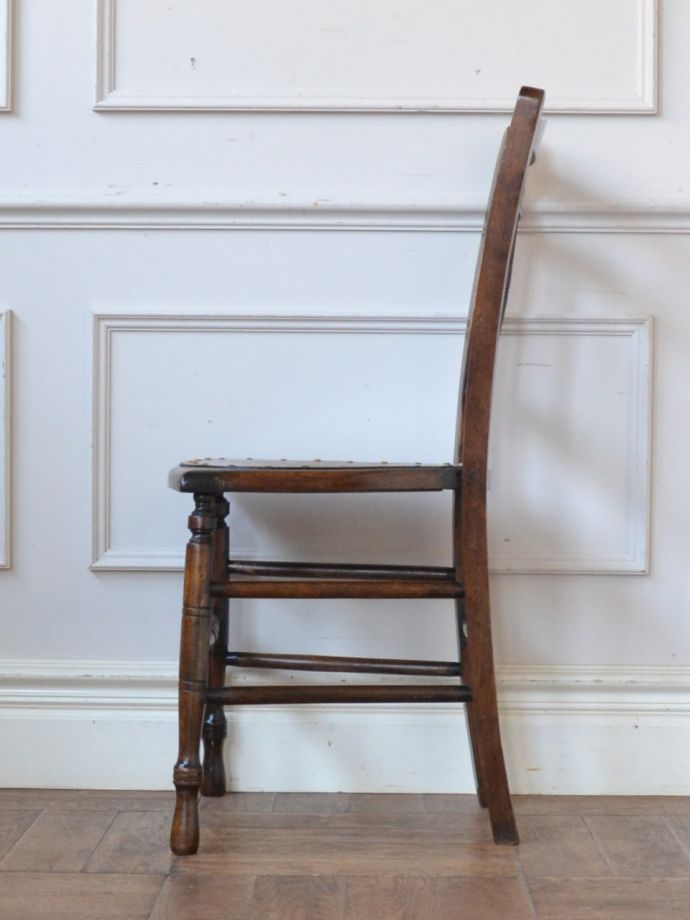 アンティークチェアの横顔