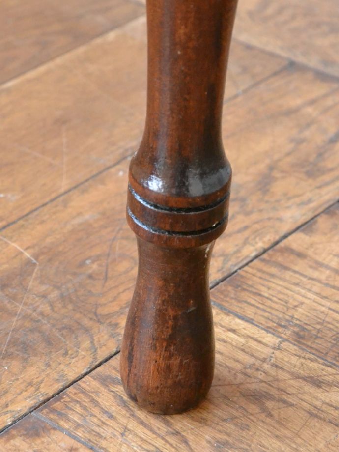 アンティークチェアの脚