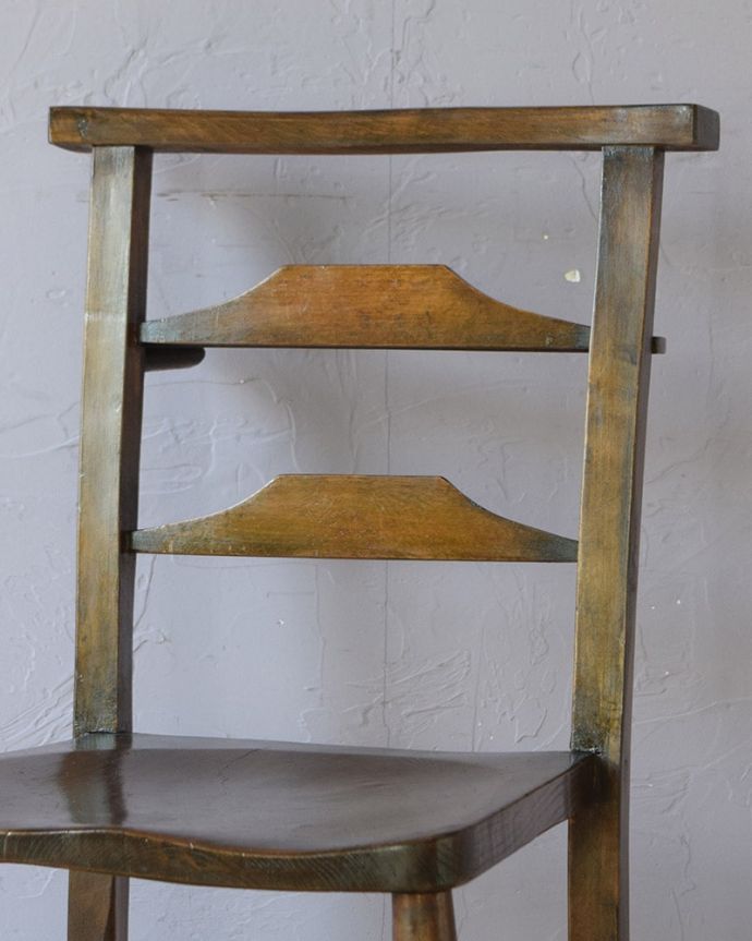 アンティークチェアの背もたれ