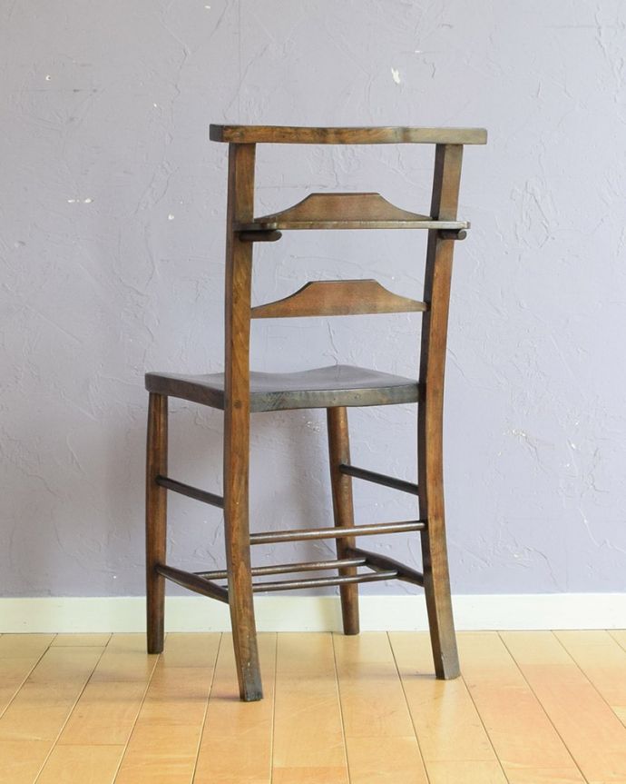 チャペルチェアの後ろ姿