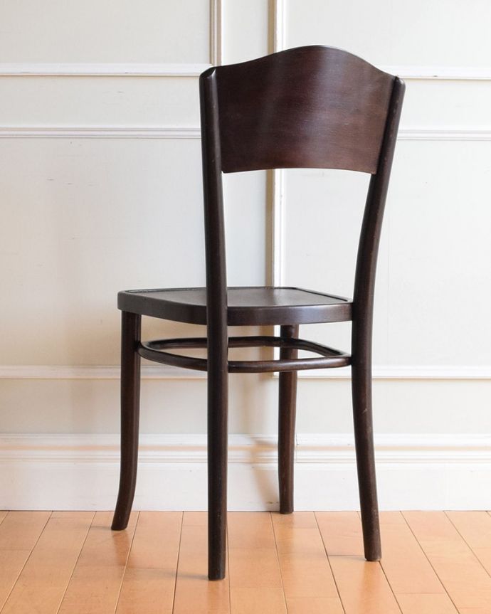 おしゃれな椅子、ベントウッドチェアの後ろ姿