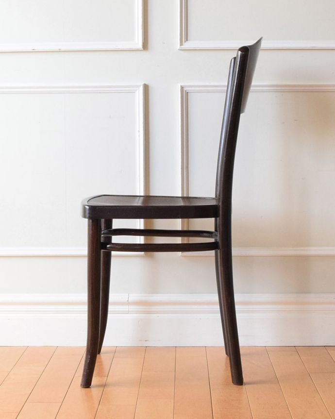 ベントウッドチェアの側面
