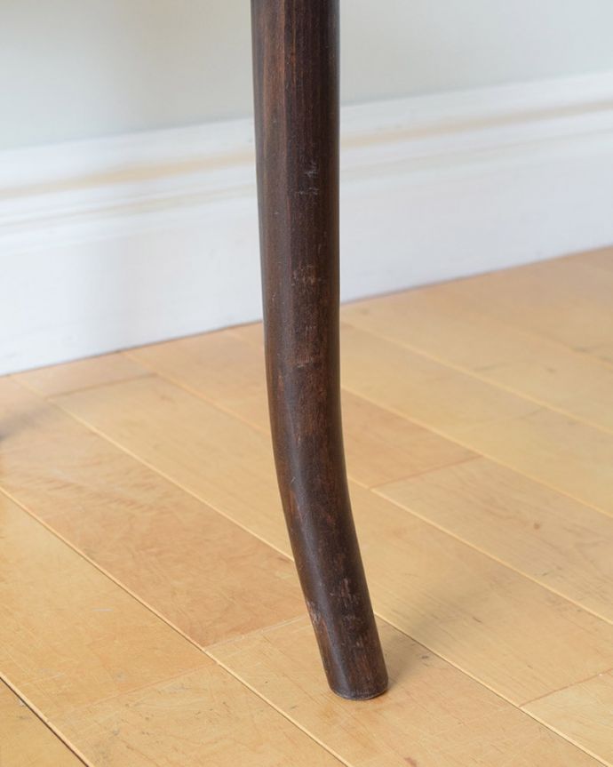 ベントウッドチェアの脚