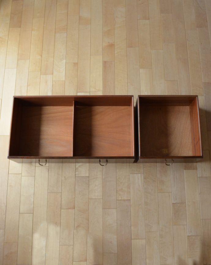 北欧キャビネット　アンティーク家具　クールなデザインのサイドボード、北欧テイストのヴィンテージ家具。下の引き出しは２杯。(k-1724-f)