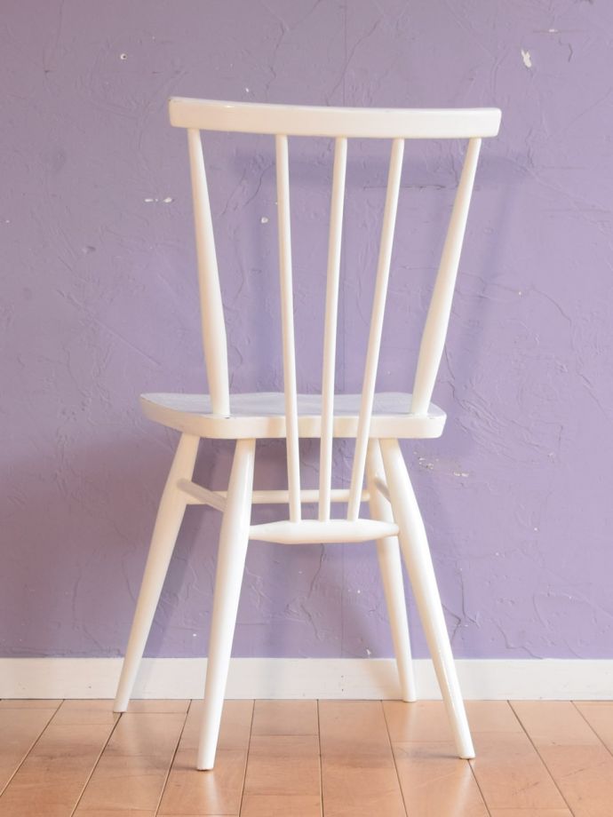 アーコールチェアの後ろ姿