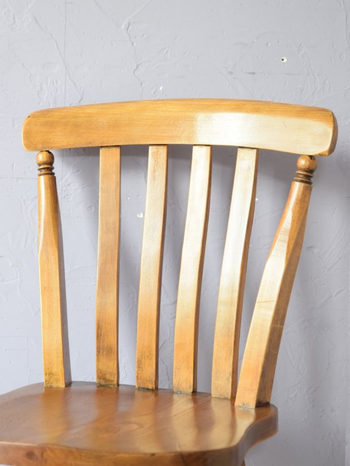 アンティークチェアの背もたれ