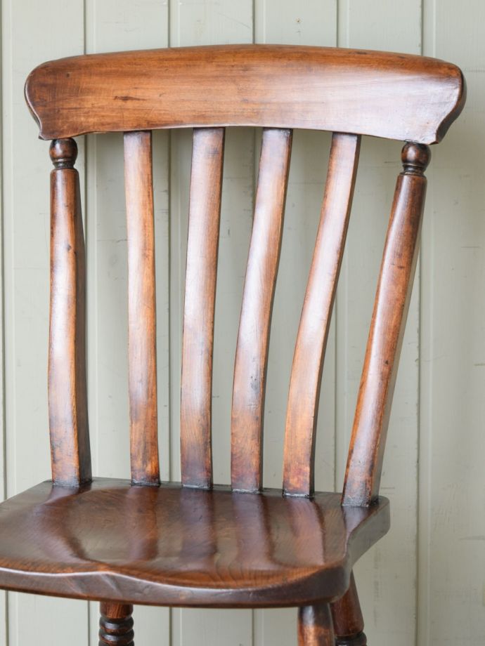 アンティークチェアの背もたれ