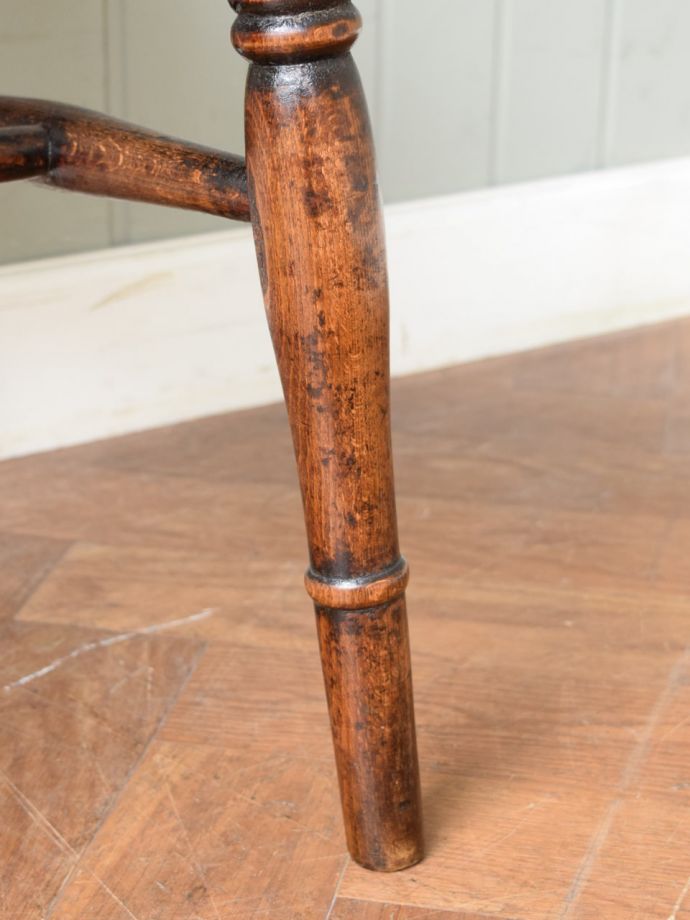 アンティークチェアの脚