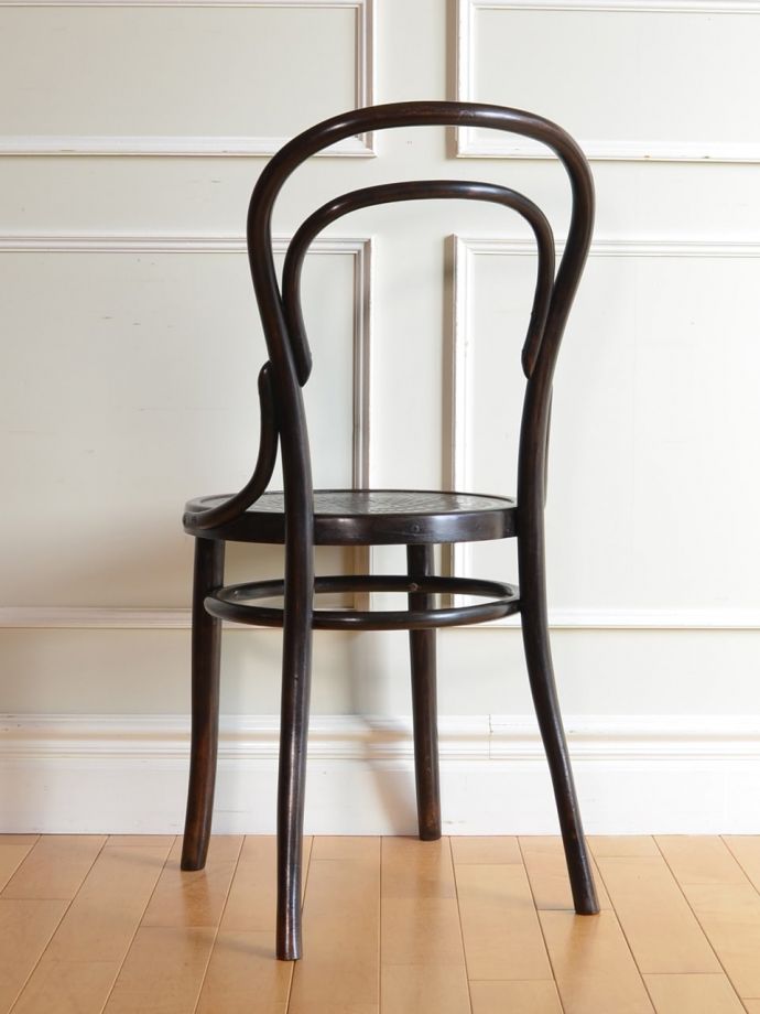 おしゃれな椅子、ベントウッドチェアの後ろ姿