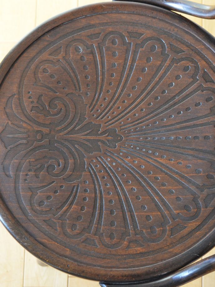 アンティークの椅子の座面の模様