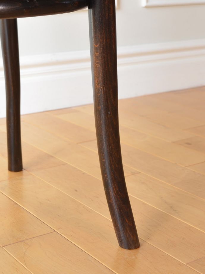 ベントウッドチェアの脚