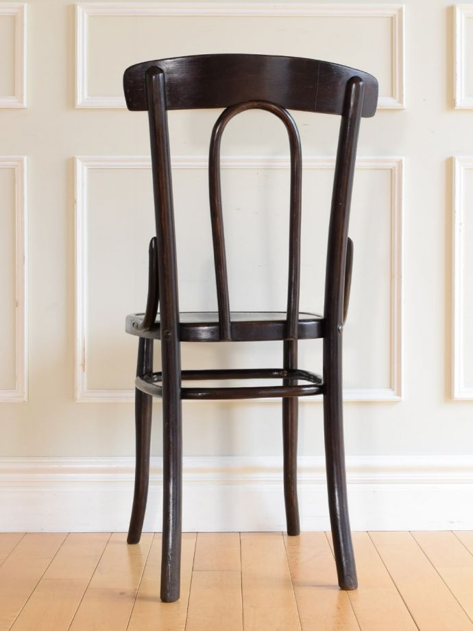 おしゃれな椅子、ベントウッドチェアの後ろ姿