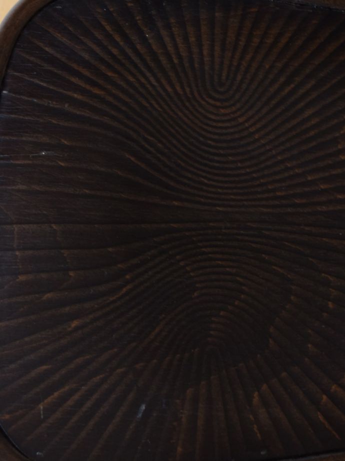 アンティークの椅子の座面の模様