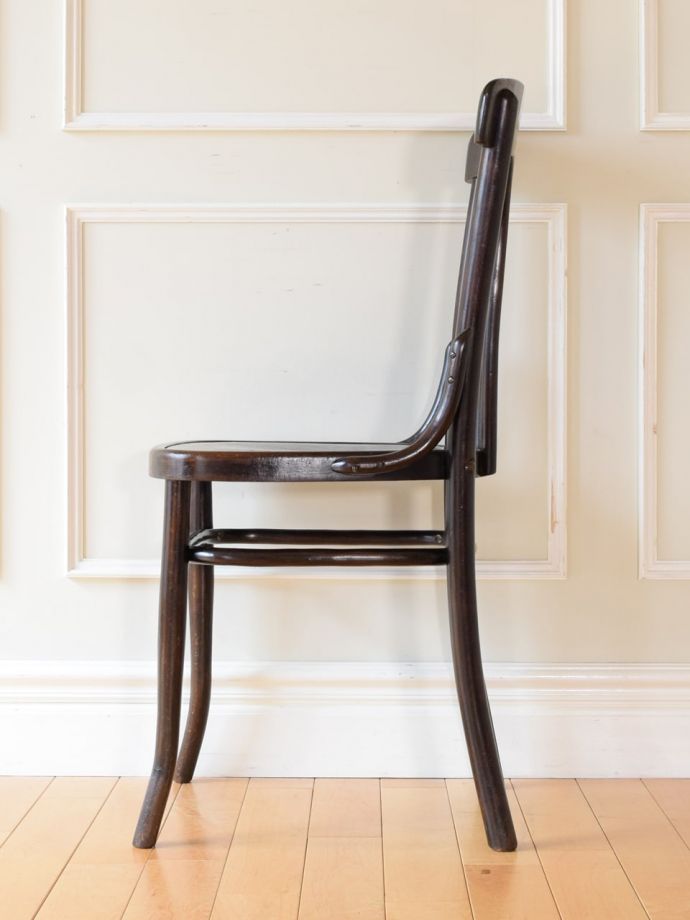 ベントウッドチェアの側面