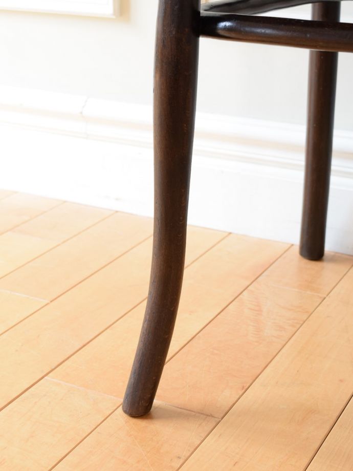 ベントウッドチェアの脚