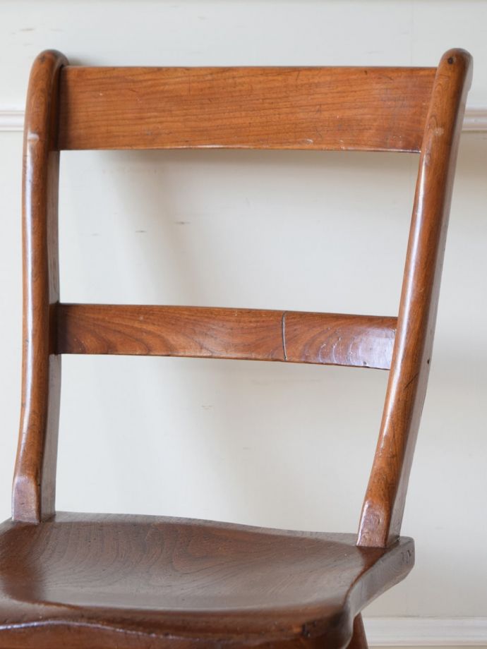 アンティークチェアの背もたれ