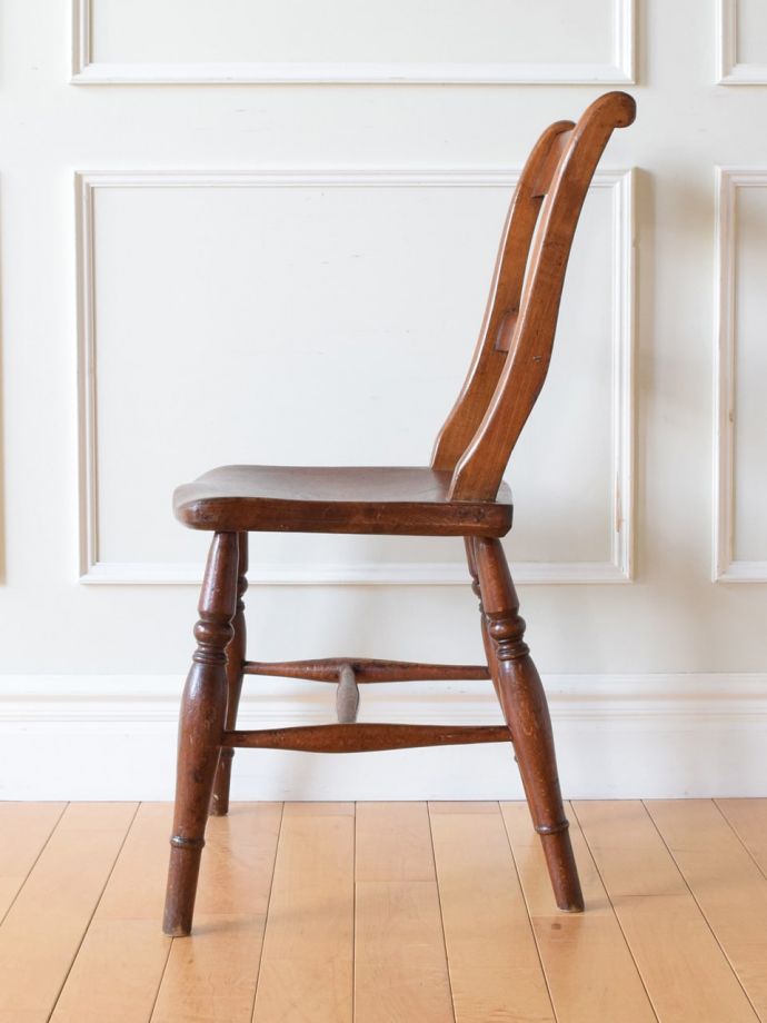 アンティークチェアの横顔