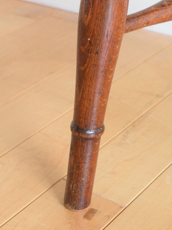 アンティークチェアの脚