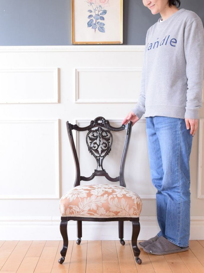 英国アンティークのサロンチェア