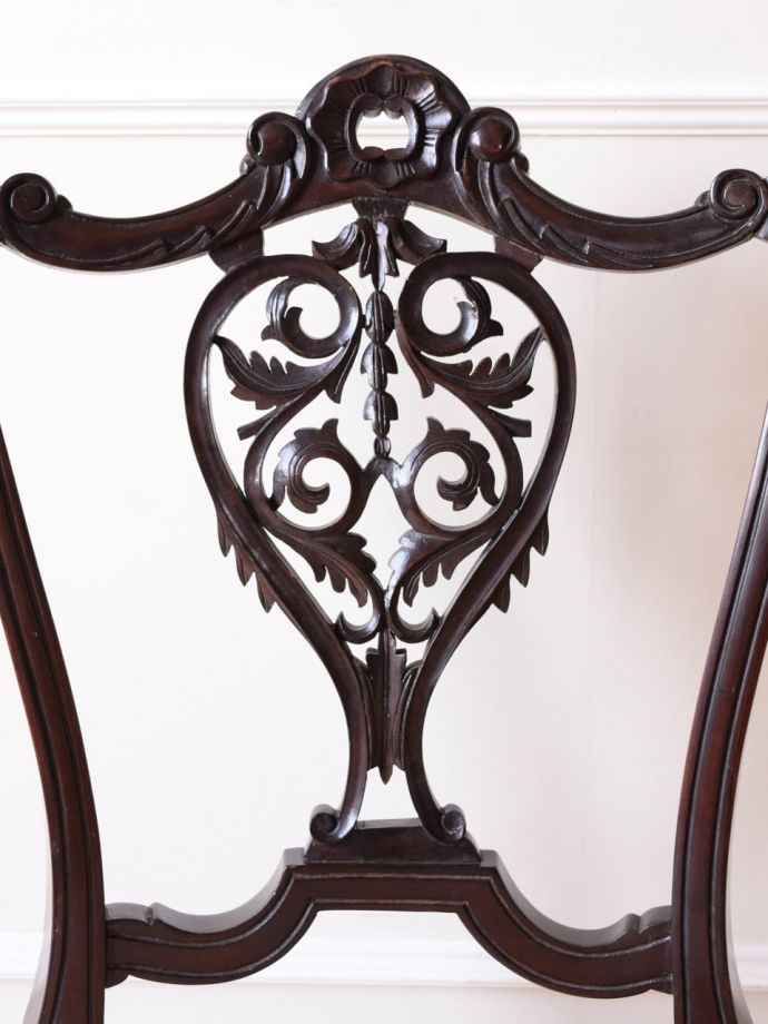 英国アンティークらしい装飾