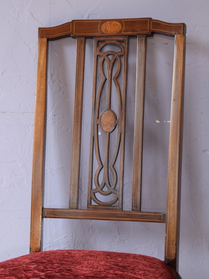 背もたれが美しいアンティークの椅子