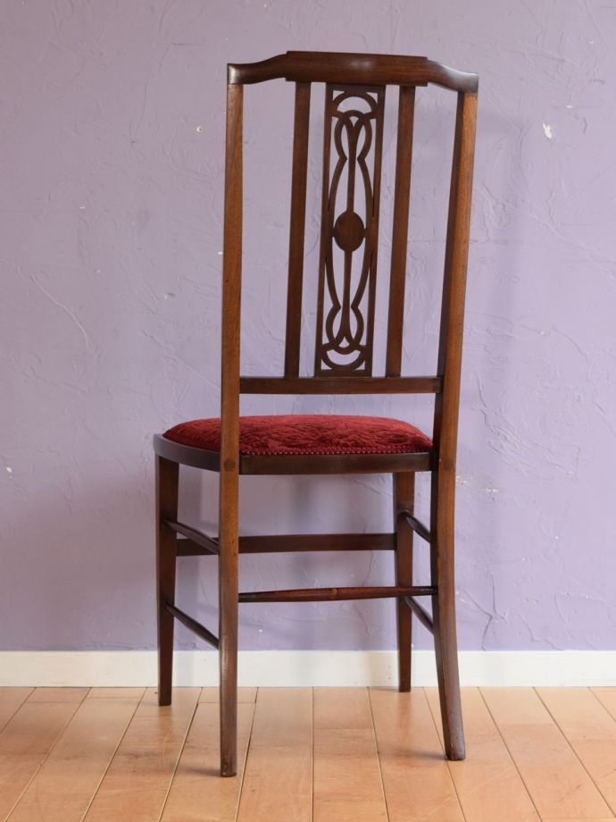 アンティークのサロンチェアの後ろ姿