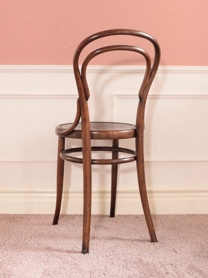 おしゃれな椅子、ベントウッドチェアの後ろ姿