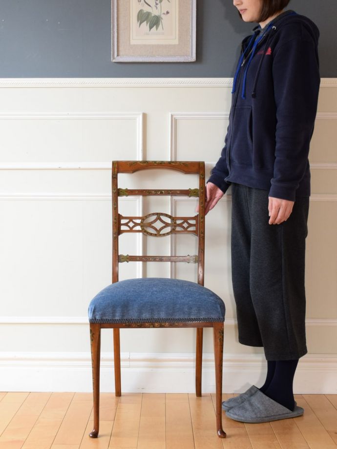 英国アンティークのサロンチェア