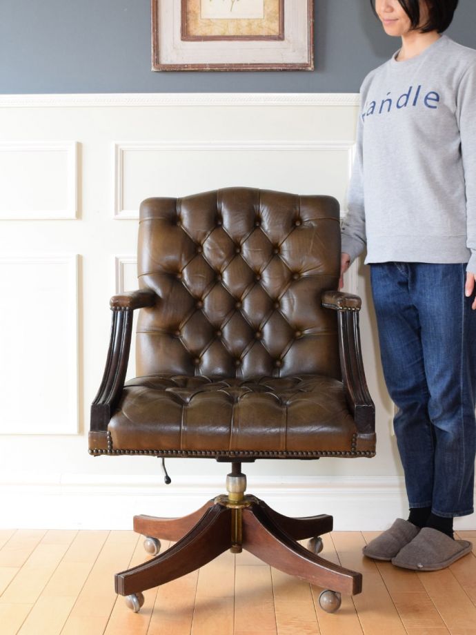 英国アンティークのパーソナルチェア