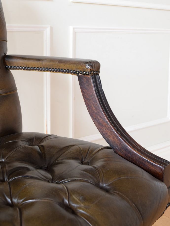 アンティークの椅子のアーム