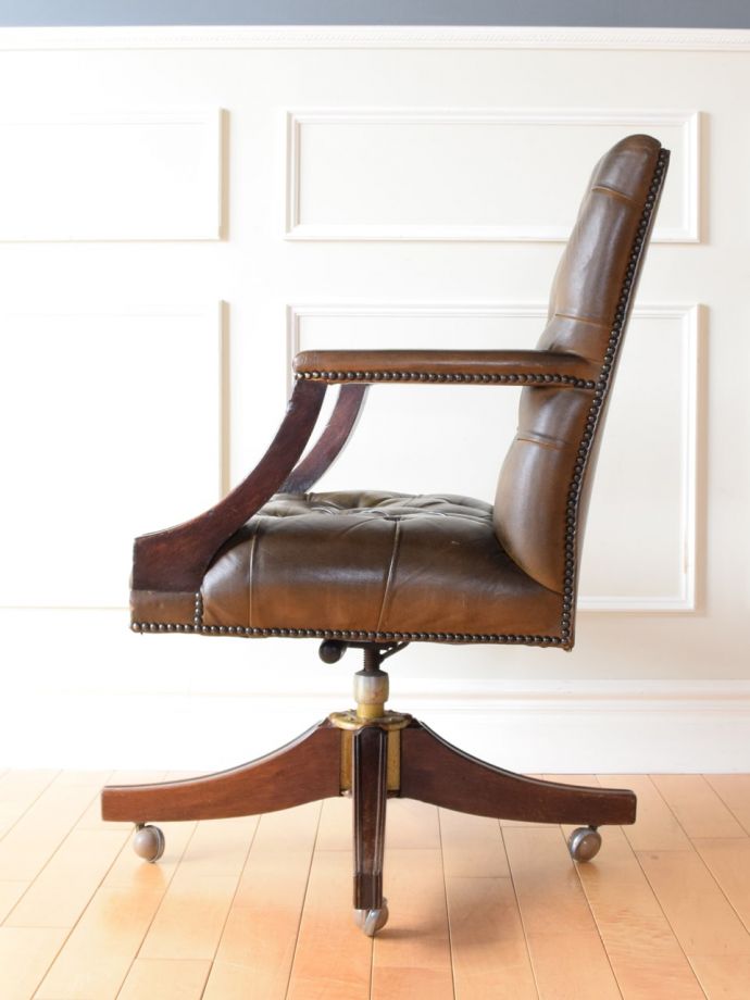 アンティークの椅子の側面