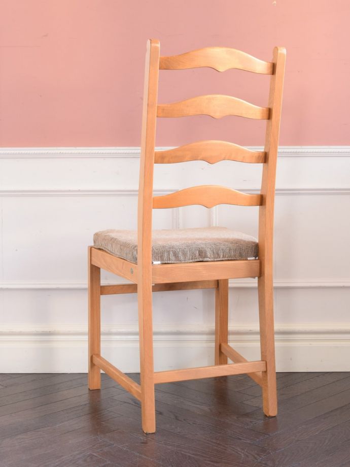 アーコールチェアの後ろ姿